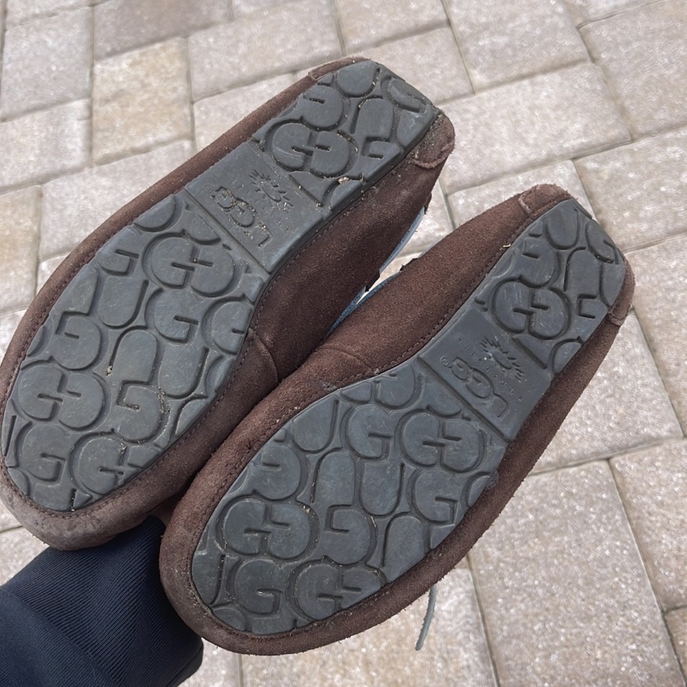 UGGS - Picture 2 of 5